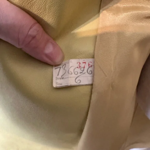 Vintage Yellow Leather Coat with Fur Collar - Picture 12 of 16